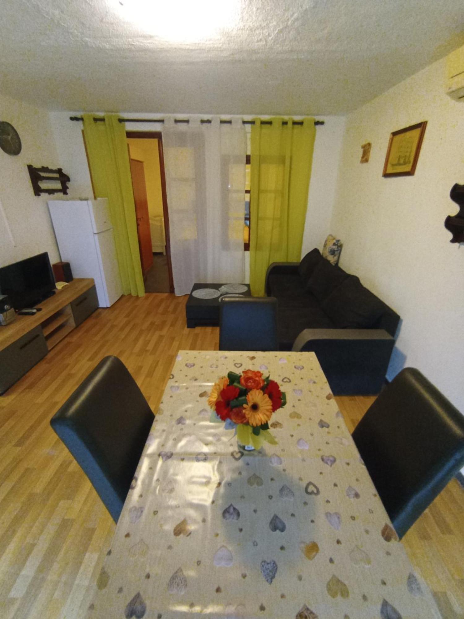 Apartments Villa Marta - Begovic Kotor Bagian luar foto