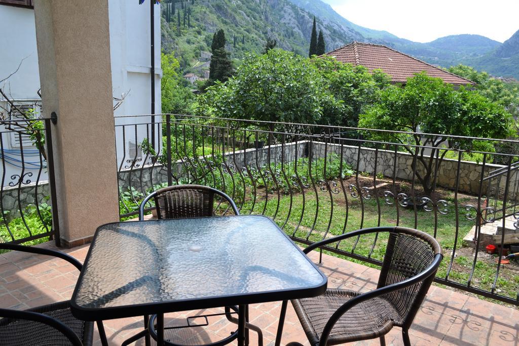 Apartments Villa Marta - Begovic Kotor Bagian luar foto